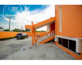 5 Bedrooms House