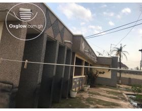 5 Bedrooms House
