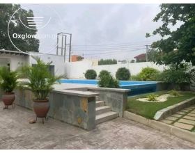 5 Bedrooms House
