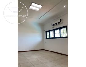 5 Bedrooms House