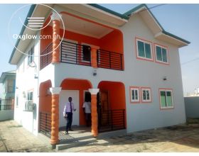 5 Bedrooms House