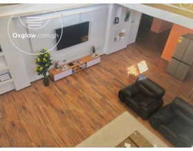 5 Bedrooms House