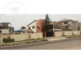 5 Bedrooms House
