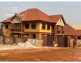 5 Bedrooms House