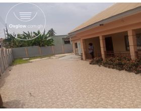 5 Bedrooms House