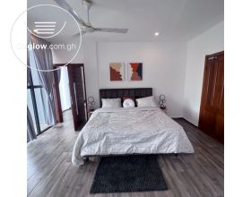 5 Bedrooms Town House