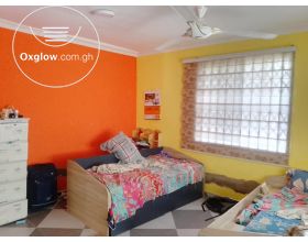 6 Bedrooms House