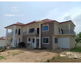 6 Bedrooms House