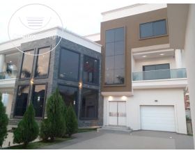 6 Bedrooms Mansion