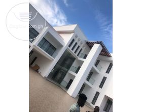 7 Bedrooms House