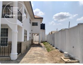 7 Bedrooms House