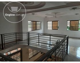 7 Bedrooms House