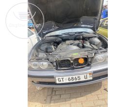 BMW 523i