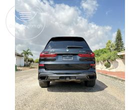 BMW X7 40i