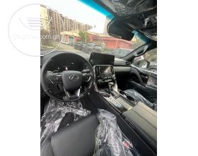 Lexus LX600 