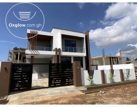 Luxirous 4 Bedrooms House