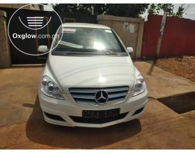 Mercedes-Benz B 180