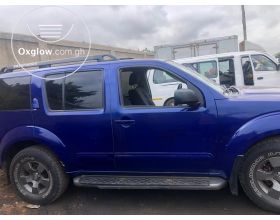 Nissan Pathfinder SE