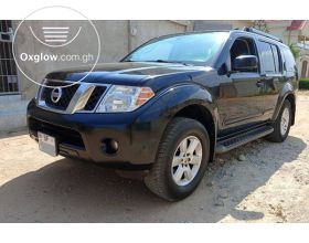 NISSAN PATHFINDER SE
