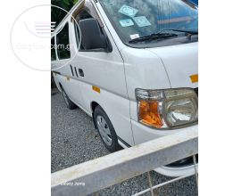 NISSAN URVAN 