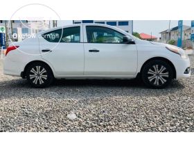 Nissan Versa 