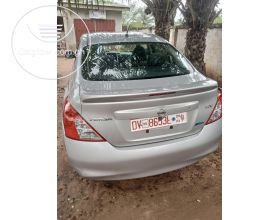 Nissan Versa SV