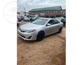 Toyota Camry Basic 