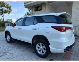 TOYOTA FORTUNER SR5
