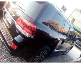 Toyota Land Cruiser V8 