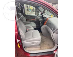 Toyota Sienna 