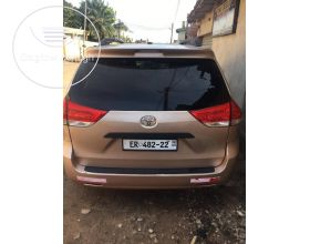 Toyota Sienna 