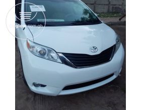 Toyota Sienna LE