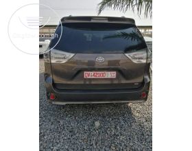 Toyota Sienna SE