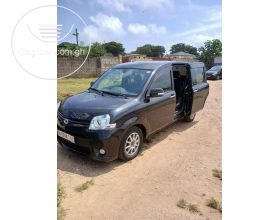 Toyota Sienta 2013