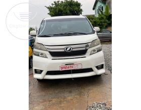 Toyota Vellfire Mini Van