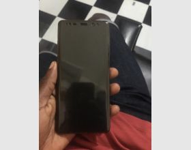 Fairly Samsung note 8 with accessories 