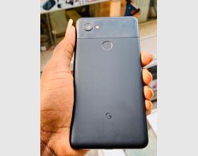 GOOGLE PIXEL 2XL SLIGHTLY USED