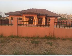  4 bedrooms house For rent