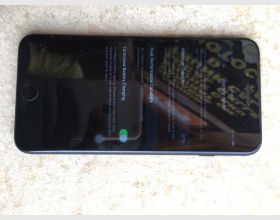  iPhone 7+ slightly used