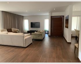  4 Bedrooms House Up For Rent 