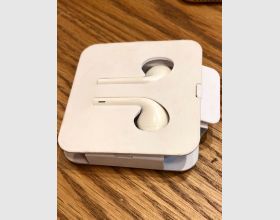 Apple ear pods