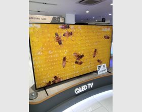 Samsung 82" smart Qled UHD 8k tv