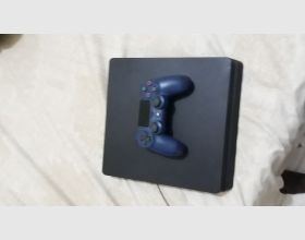 Ps4 slim 1TB plus 13 games