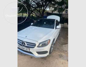 2015 Mercedes Benz C300 (Fully Loaded)
