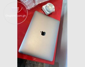 Apple MacBook Pro 2017 Core i7 Laptop