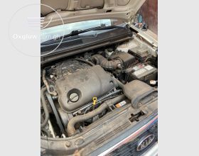 Kia Rondo ExV6 white 2011 model