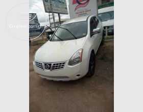 Nissan Rogue 2010 Model