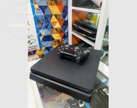 PlayStation 4 Slim 