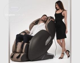 Zero gravity massage chair